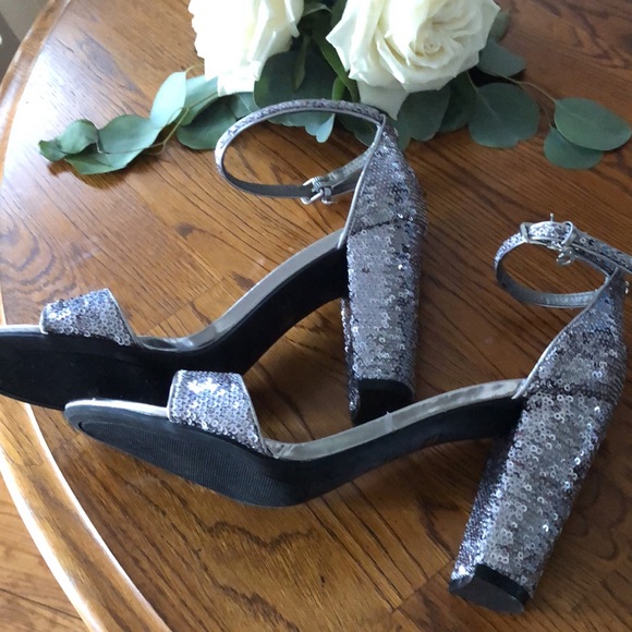 Guess Silver Sequin pumps - Picture 2 of 4